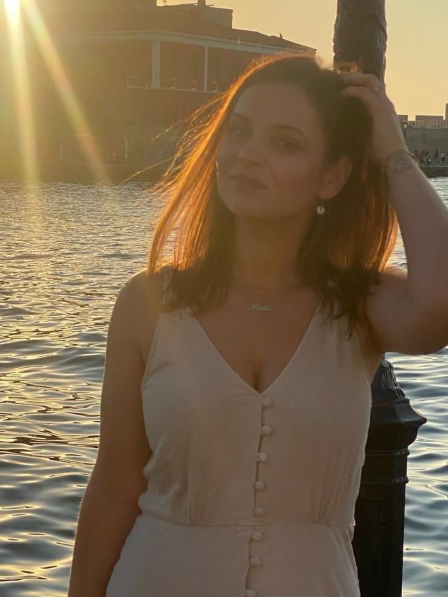Catalina Azamfiri: Life in Romania, Living in Greece and moving to&nbsp;England